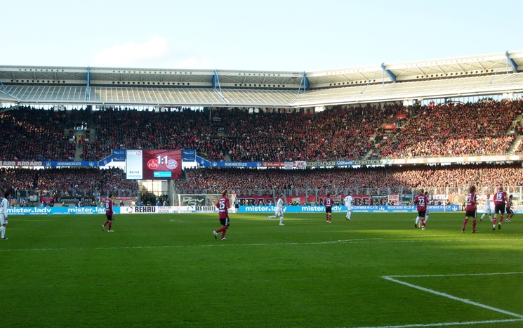 欧洲杯热烈进行中！ 易游电竞显示屏大放异彩！